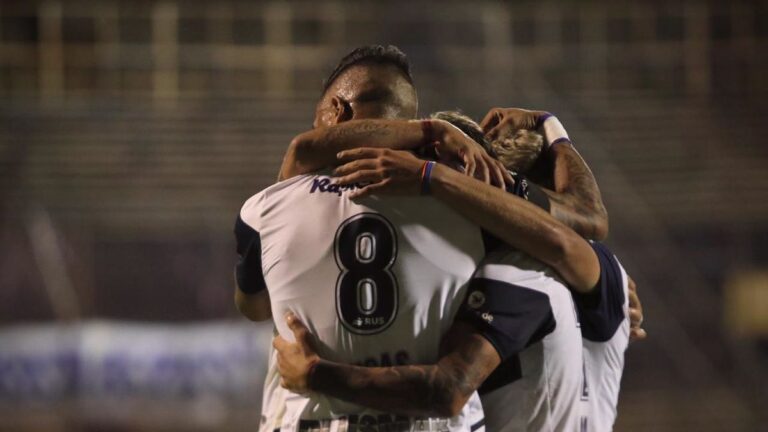 Barrios gritó por primera vez en el Bosque