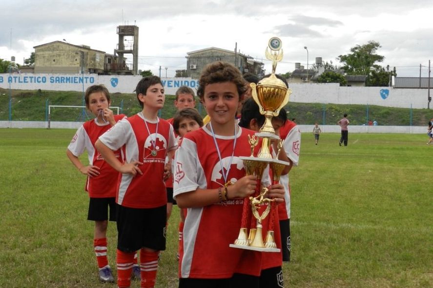 Gastón Benedetti de pequeño en el club de su pueblo. (Crédito: Instagram Central Larroque)