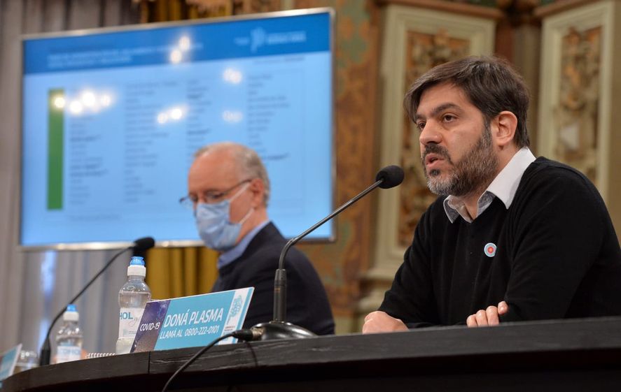 “A partir del próximo lunes los 135 distritos vuelven con clases presenciales, obviamente respetando las burbujas y las definiciones del Consejo Federal de Educación", anunció Bianco.