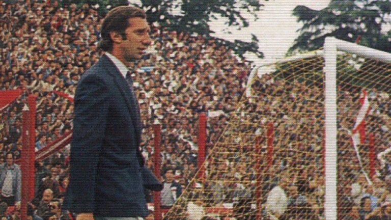 Estudiantes: analizan llevar a Carlos Bilardo al estadio UNO
