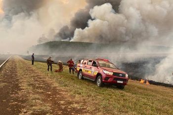 Más de 200 brigadistas bonaerenses combaten los incendios en Corrientes 