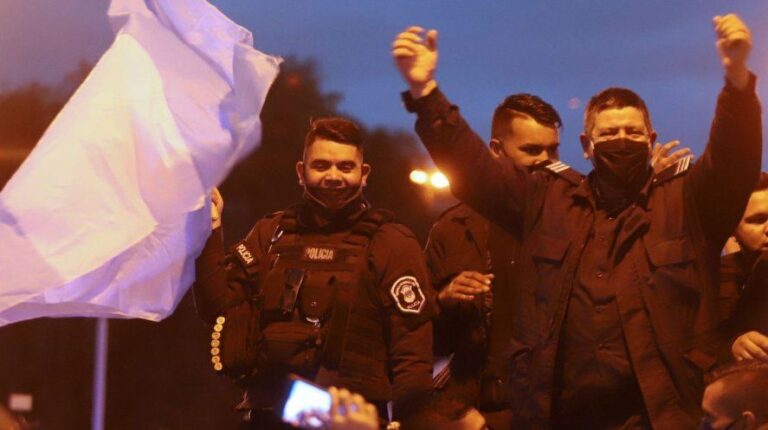 Policía Bonaerense: El lado político del reclamo “apolítico”