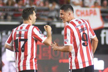 ¿Mauro Boselli y Guido Carrillo compartirán ataque en Estudiantes?