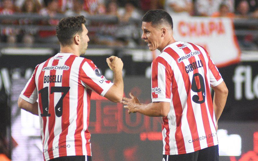 Guido Carrillo hoy corre detrás de Mauro Boselli en Estudiantes. 