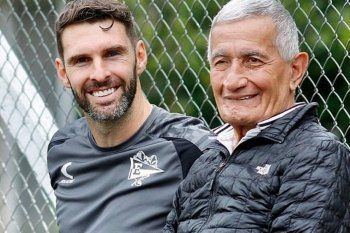 Mauro Boselli junto a Juan Ramón Verón. Dos máximos goleadores de Estudiantes en Copa Libertadores.