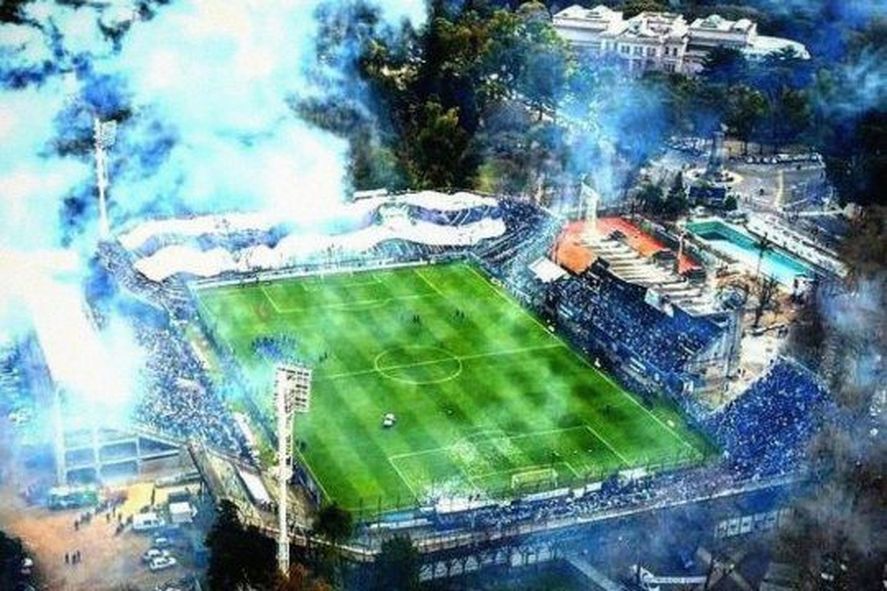La hinchada de Gimnasia en el Bosque