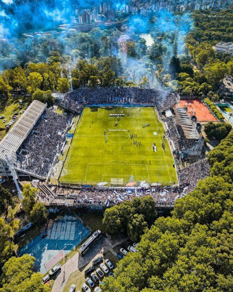 Gimnasia: Adrian Campanelli registró el Bosque y sus hinchas desde su drone