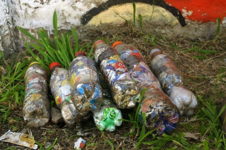 Qué son las botellas de amor y cómo se hacen