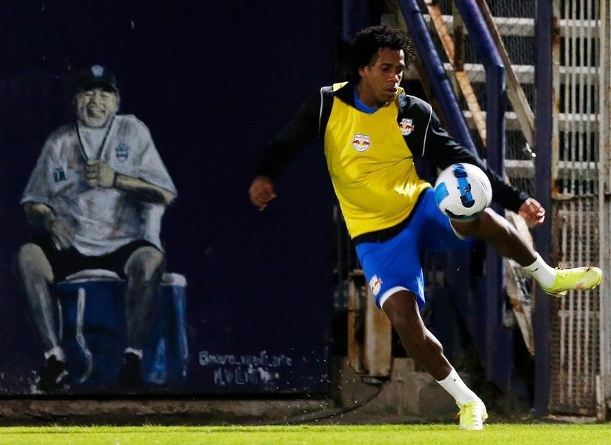 La primera de las dos prácticas de Bragantino en el Bosque antes de visitar a Estudiantes.