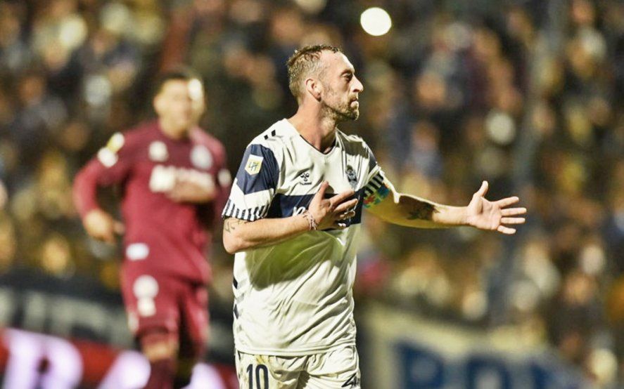 Brahian Alemán festeja el gol que le dio la victoria a Gimnasia ante Lanús.