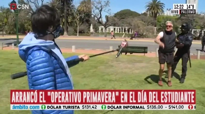 Diego Bussolini pidió perdón después de agredir a Roertito Funes durante un móvil en vivo