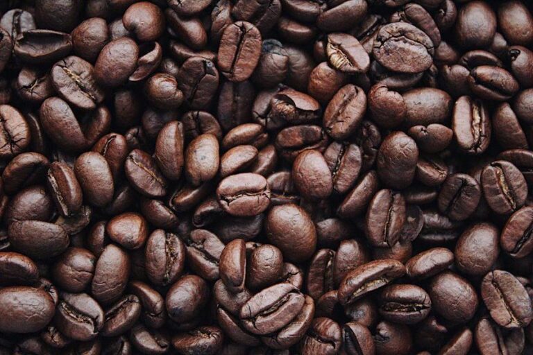 Anmat prohibió la venta de una miel, un café y varios snacks