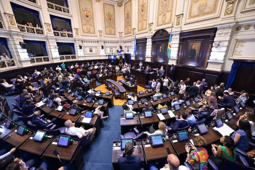 La Legislatura Bonaerense aprobó el Presupuesto 2023 en la madrugada del viernes. La Legislatura Bonaerense aprobó el Presupuesto 2023 en la madrugada del viernes.