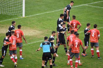 Cambaceres igualó frente a Sportivo Barracas. (Foto: Revista Tribuna Roja)