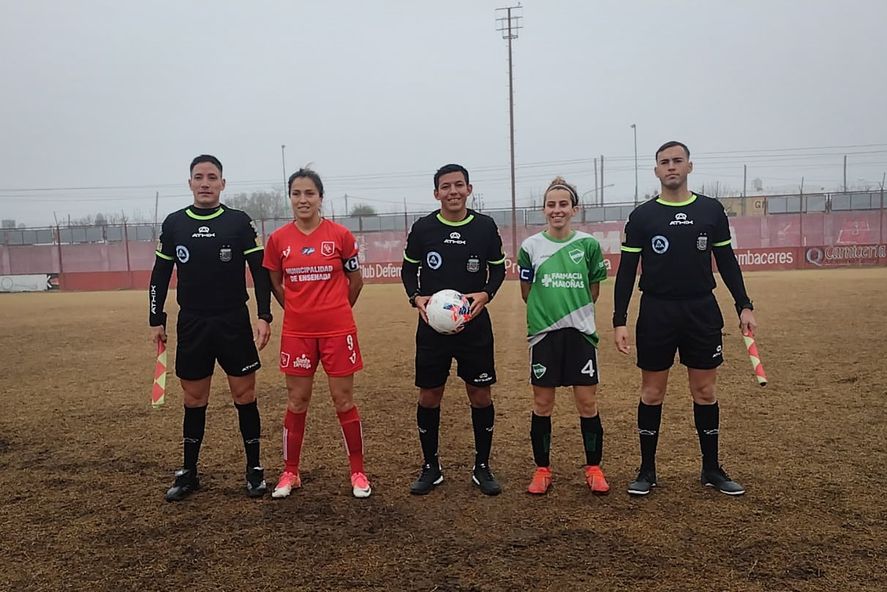 Defensores de Cambaceres sumó un nuevo triunfo en la Primera C del fútbol femenino.