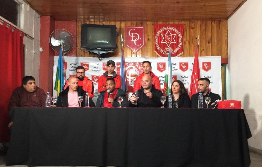 Defensor de Cambaceres presentó a Álvaro Pereira como técnico