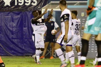 Johan Carberno marcó el 1 a 0 de Gimnasia ante Defensa y Justicia