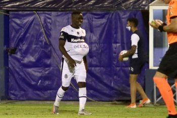 Johan Carbonero volvió a festejar en Gimnasia