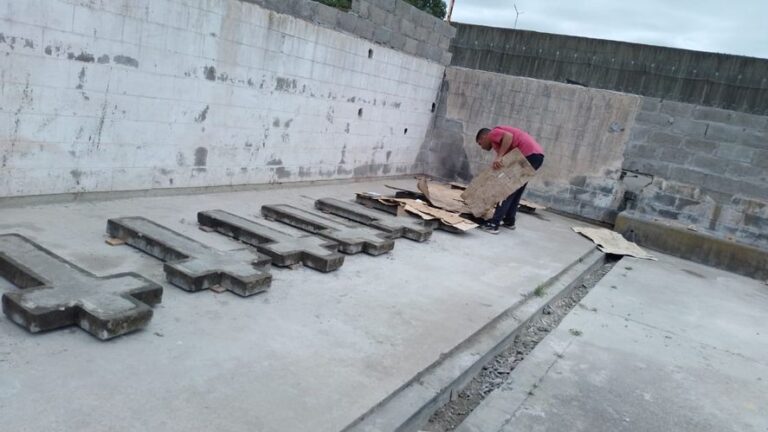 En una cárcel bonaerense elaboraron 230 cruces para una réplica del cementerio de las Islas Malvinas