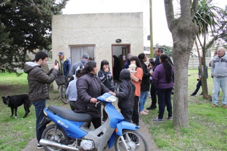 Un pueblo se rebela contra el plan de Alak de construir una cárcel