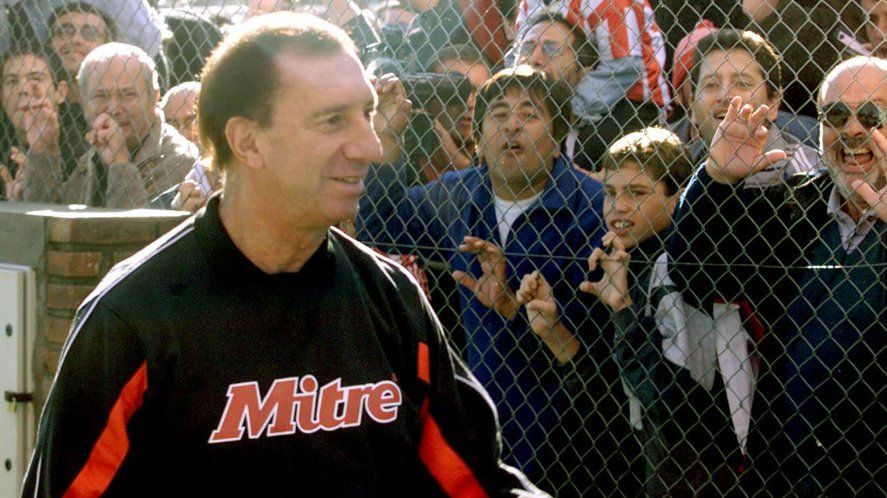 Carlos BIlardo durante su última etapa como DT de Estudiantes.