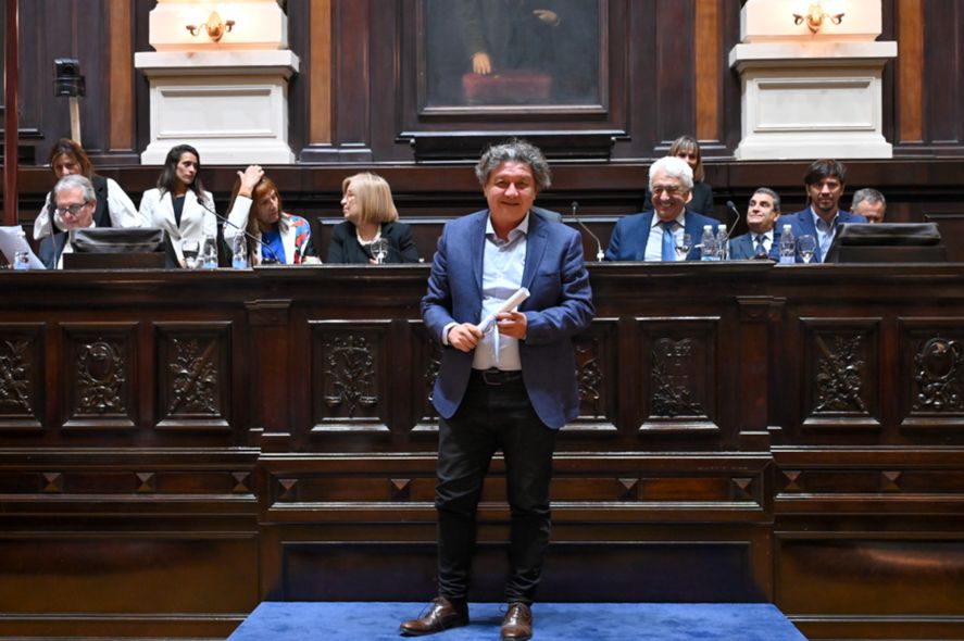 El presidente Javier Milei se quejó de la Ley Impositiva de Kicillof, pero tres senadores que ingresaron en sus listas le dieron luz verde.