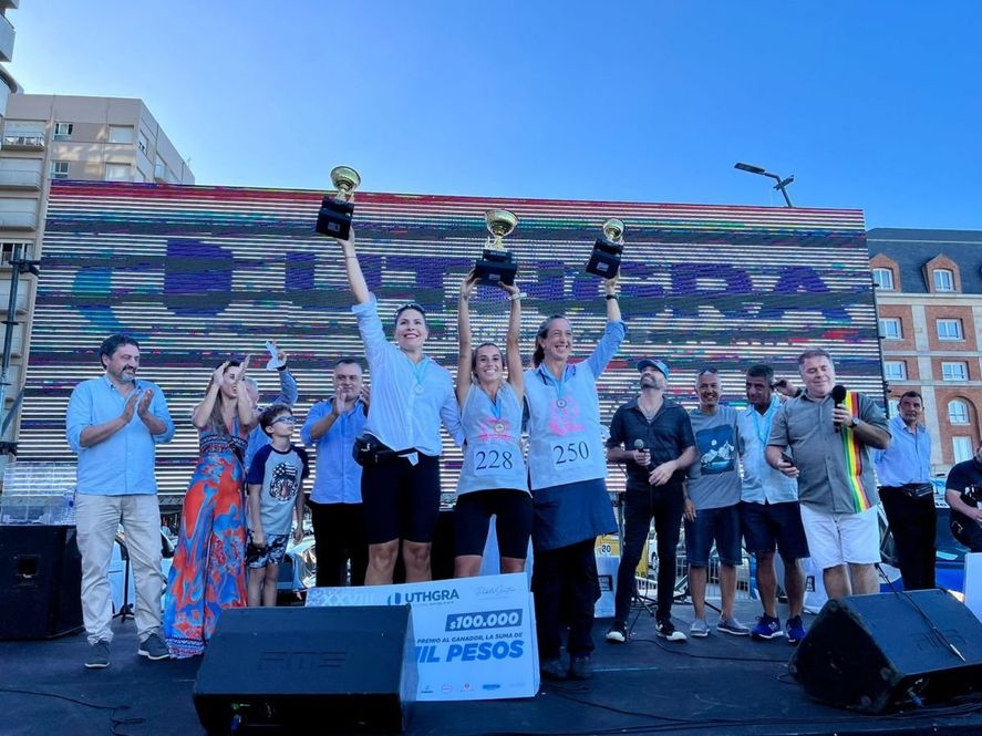 Jeniffer Ibarra,  Liliana Powell, y Mónica Ramos fueron las ganadoras de la maratón de mozos y camareras en Mar del Plata. 