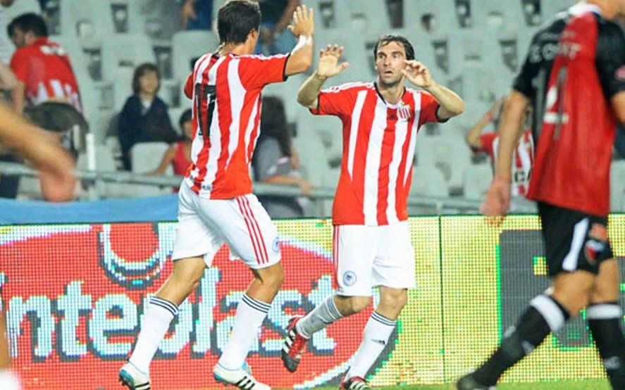 Guido Carrillo y Mauro Boselli festejan el agónico 2-2 del N°9 en Estudiantes vs. Colón en el Clausura 2012.