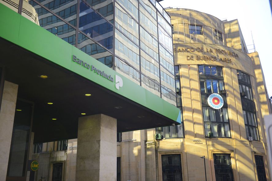 ¿A cuánto cerró el dólar según el Banco Provincia y el Banco Nación?