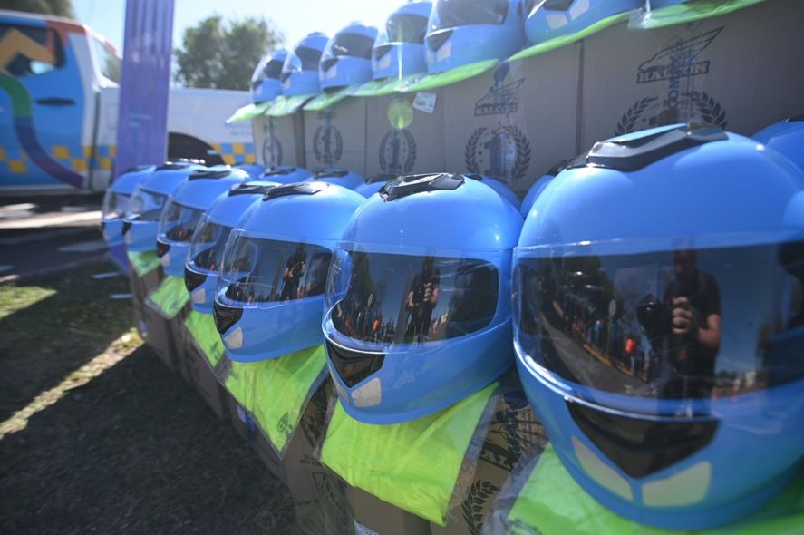 "Casco siempre" es una iniciativa lanzada por la Agencia Nacional de Seguridad Vial (ANSV) con el objetivo de mejorar la seguridad vial de los motociclistas.
