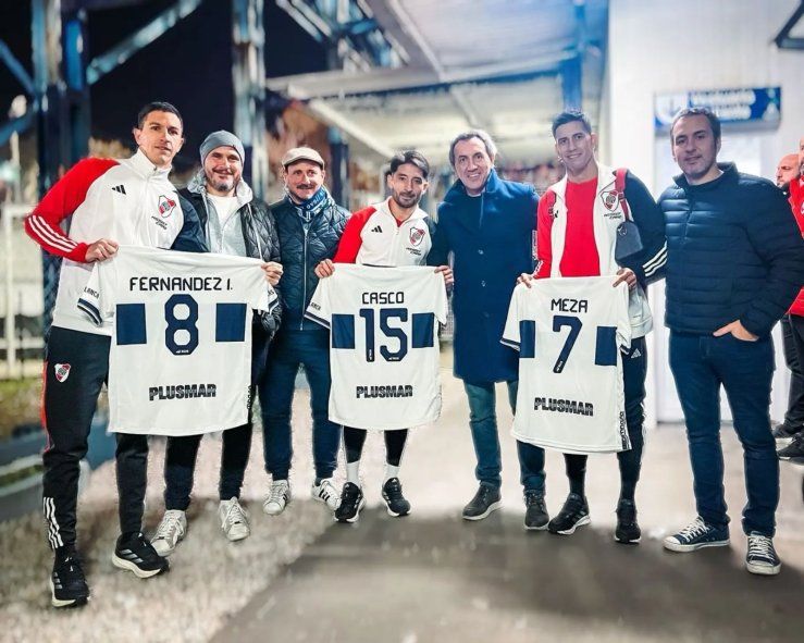 Nacho Fernández fue reconocido por Gimnasia en su última visita al Bosque