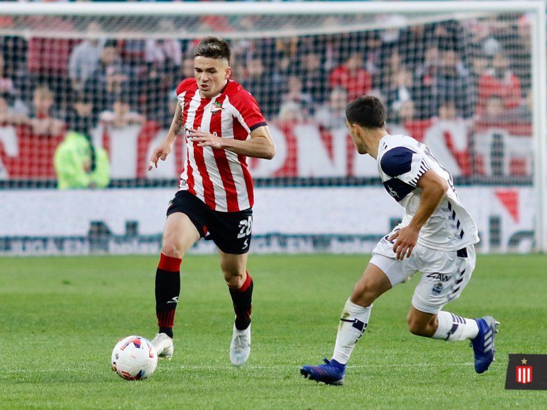 Manuel Castro, pieza clave para Zielinski, en acción en Estudiantes vs. Gimnasia (Foto: Prensa EDLP).