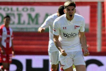 Manuel Castro festejando su gol en Estudiantes ante Unión