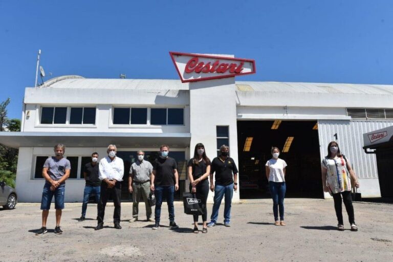 Otermín visitó Colón y recorrió la metalúrgica Cestari