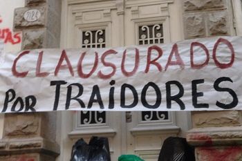 Así escracharon la sede de la CGT en Mar del Plata