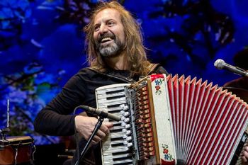 Chango Spasiuk será uno de los artistas que se presentará este fin de semana en Escobar. 