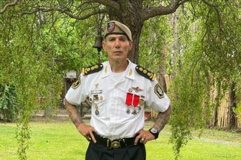 un ex policia herido en servicio esta postrado hace 15 dias porque la art le niega los medicamentos 