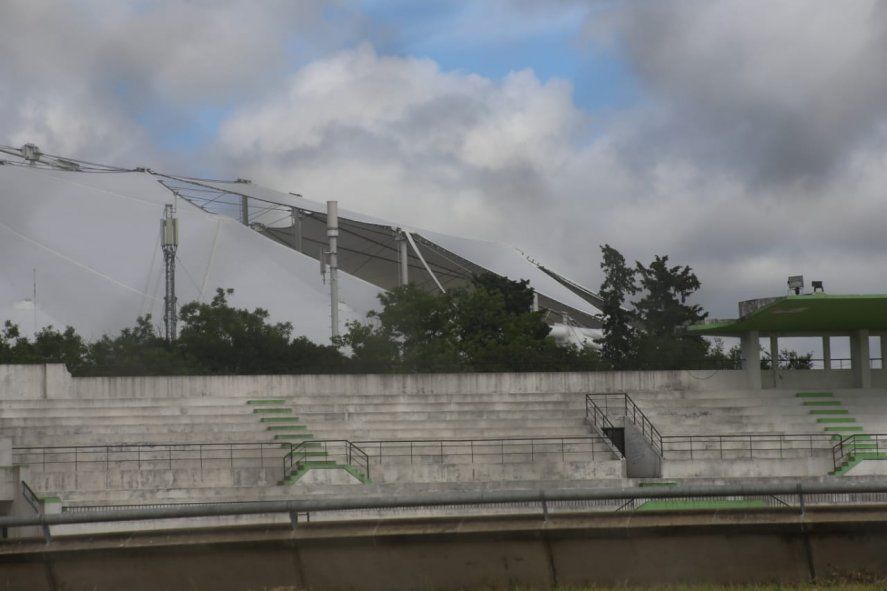 El techo del estadio Ciudad de La Plata roto