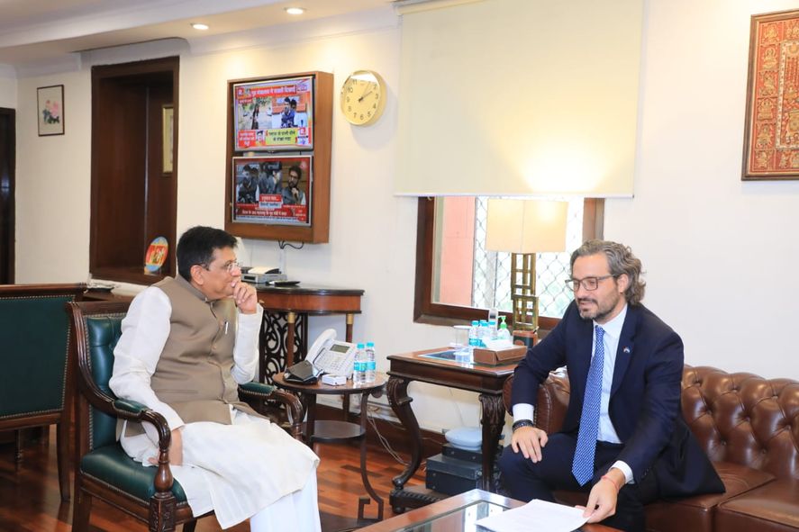 Santiago Cafiero mantiene reuniones en India