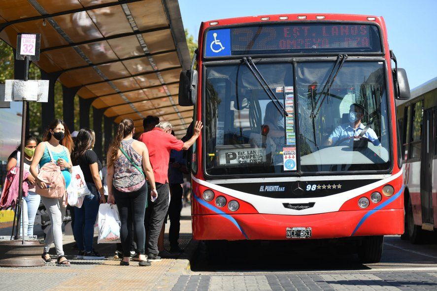 Los empresarios aseguran que el Ministerio de Transporte tiene un atraso en el pago de subsidios y peligra la paritaria de los choferes de la UTA.