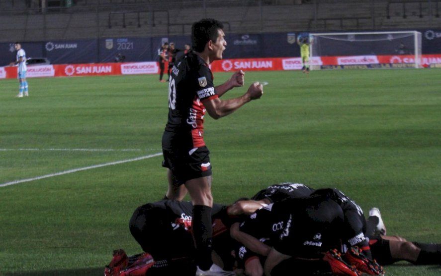 Colón le ganó a Racing y se coronó campeón de la Copa de la Liga