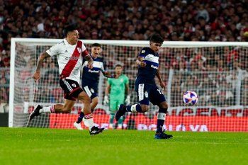 Maximiliano Comba en acción en Gimnasia vs. River. (Foto: prensa GELP)