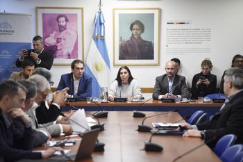 En Diputados, se debatió la problemática en relación a los pagos con tarjeta de crédito.