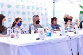 Andrés Larroque (centro) encabezó la presentación del informe del Comité Interministerial sobre la situación en Guernica.