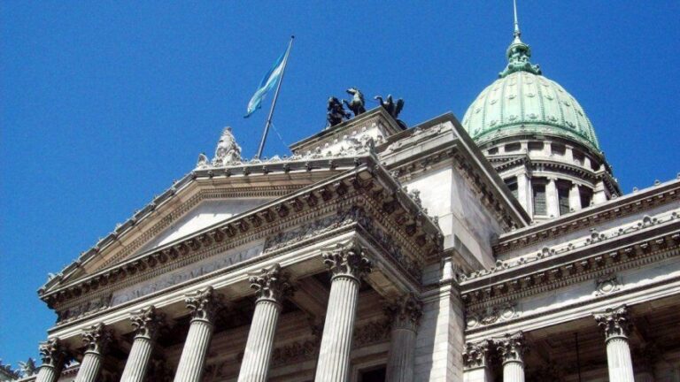 Diputados y Senadores vuelven a congelar sus sueldos