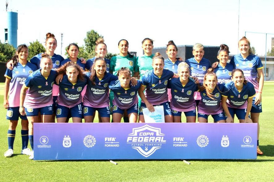 El plantel del fútbol femenino de Rosario Central que le dio una paliza a San Martín de Tucumán.