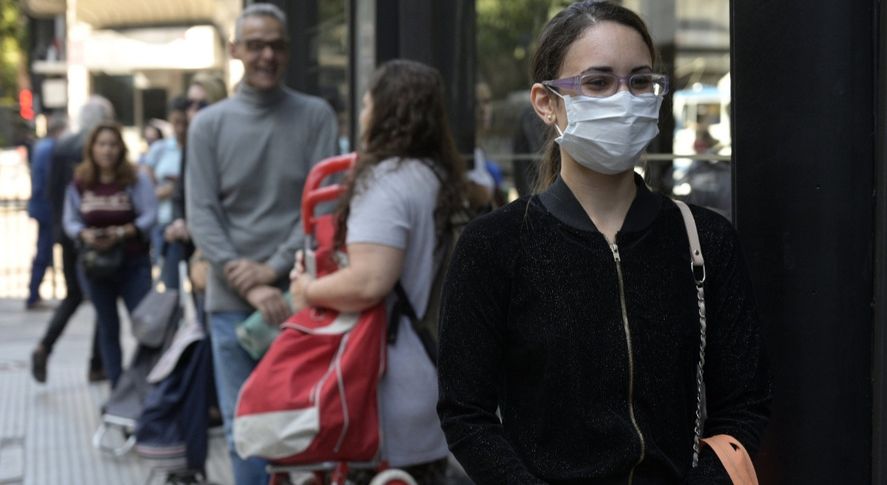 Desde el Ministerio de Salud Pública de la Nación, informaron qué debe hacer una persona, vacunada y no vacunada contra el coronavirus, si es contacto estrecho.
