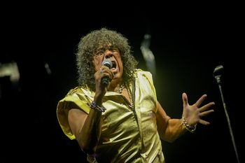 El cantante la Mona Jiménez tuvo un ACV: cómo se encuentra. 