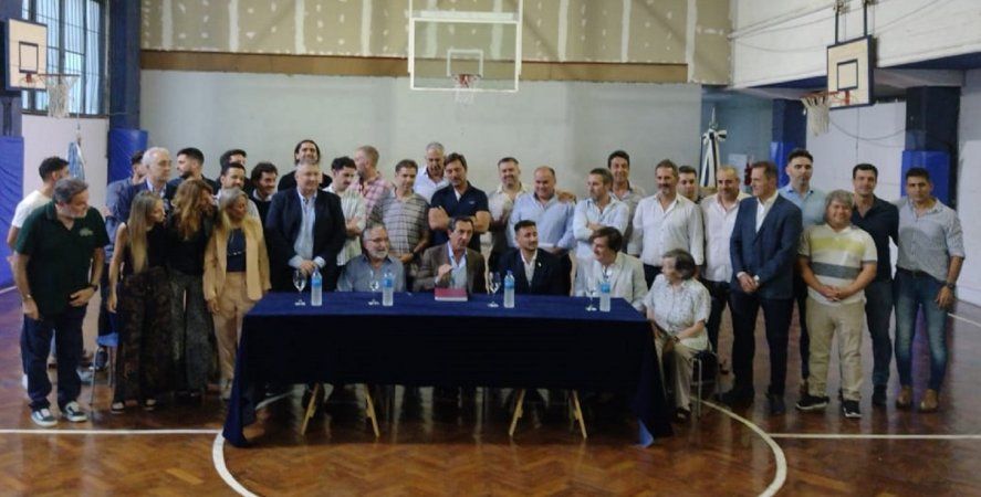 Mariano Cowen y la Comisión Directiva de Gimnasia