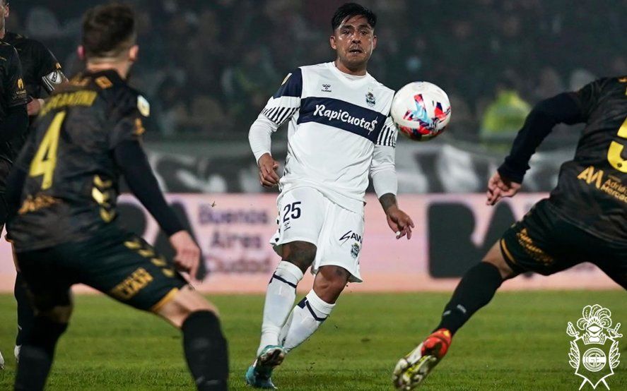 Cristian Tarragona es el goleador de Gimnasia y Gabriel Pellegrino confirmó que esta semana se reunirán para que renueve.